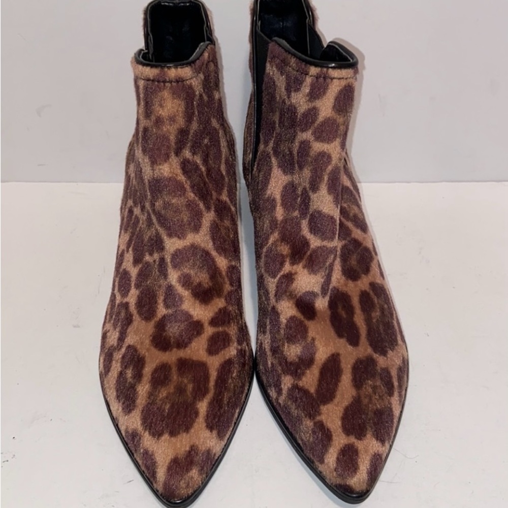 EUC faux fur vegan leather leopard print ankle boots w/ heel